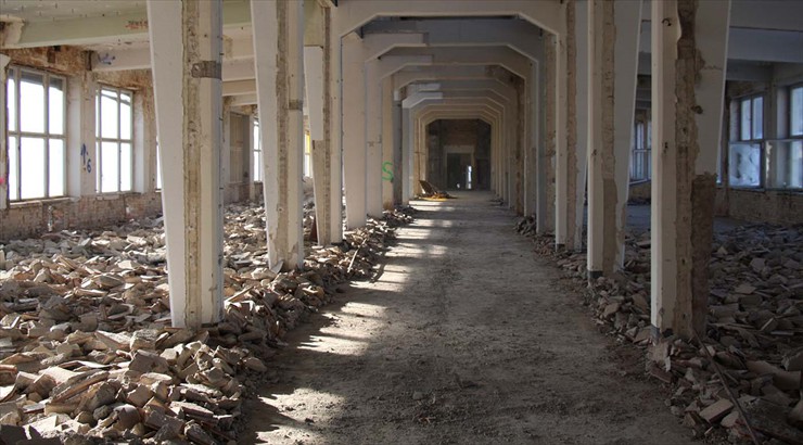 Abtragen des Estrich bis auf die Rohdecke Abtragen des Estrich bis auf die Rohdecke